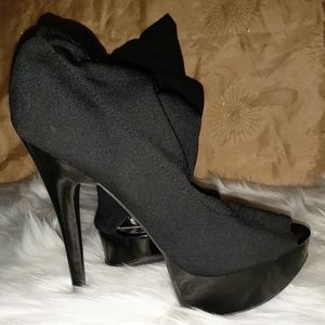 CHINESE LAUNDRY BLACK PLATFORM BOOTIES